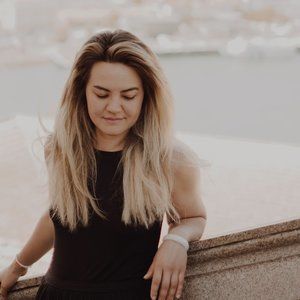 Meet Your Posher, April!